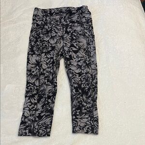Lululemon Floral Black and Gray crop Leggings
